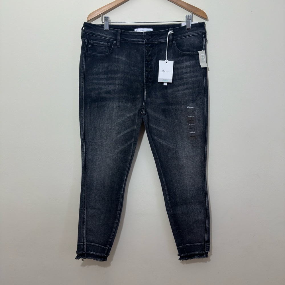 Maurices || Woman’s Black stretch Ankle Cropped high wai skinny jeans size 32